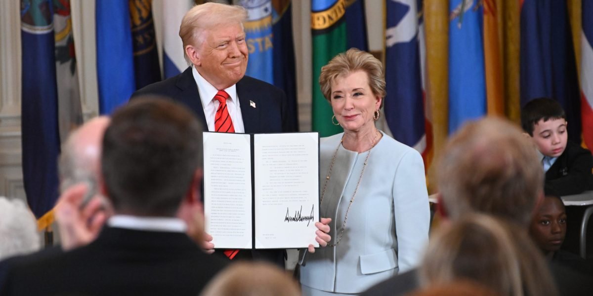 O que os mutuários de empréstimos estudantis precisam saber sobre a mudança de Trump para desmontar o Departamento de Educação