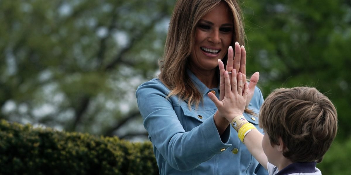 O rolo de ovo de Páscoa da Casa Branca está buscando patrocinadores corporativos - e o nível de US $ 200.000 faz você entrar em um brunch hospedado por Melania Trump
