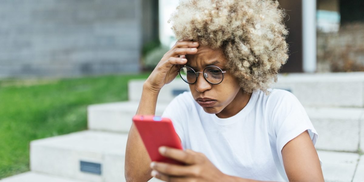 Os novos presságios da recessão: Gen Z Say Roupas bege tristes e clubes vazios são sinais de que a economia está prestes a travar