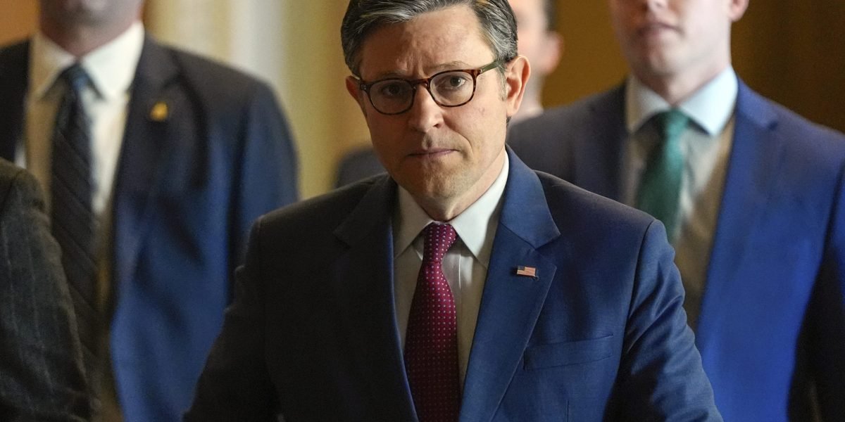 Os republicanos da Câmara ousam os democratas a rejeitar a conta de gastos com o prazo para evitar um desligamento do governo a poucos dias