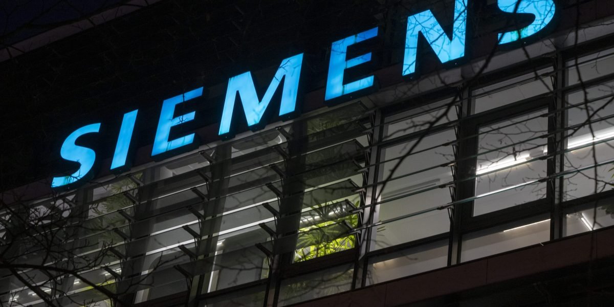 Os siemens da Alemanha para cortar mais de 6.000 empregos em todo o mundo - com metade dos papéis perdidos no mercado doméstico