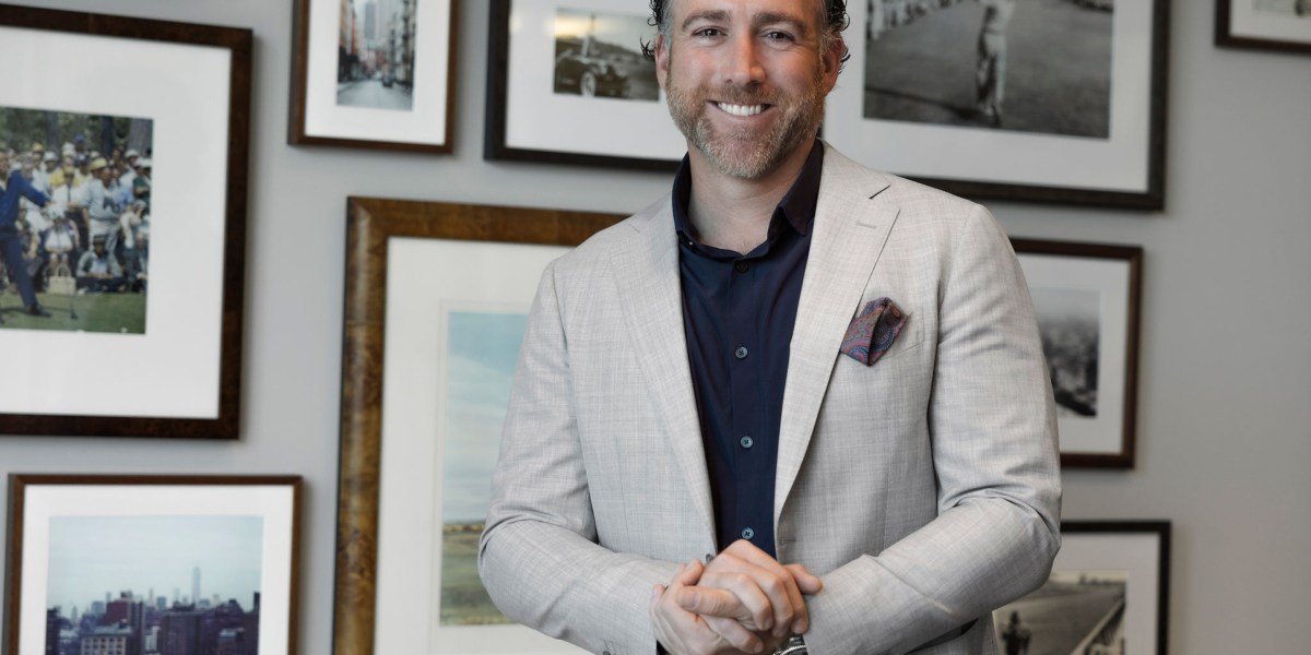 Por que o joalheiro Kendra Scott está ganhando luxo acessível e planeja abrir dezenas de lojas, enquanto outros estão diminuindo o tamanho