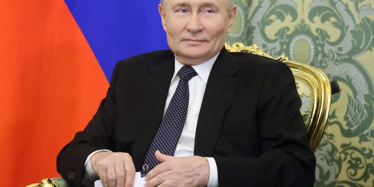 Putin Party Greets Grinders para mães de soldados mortos