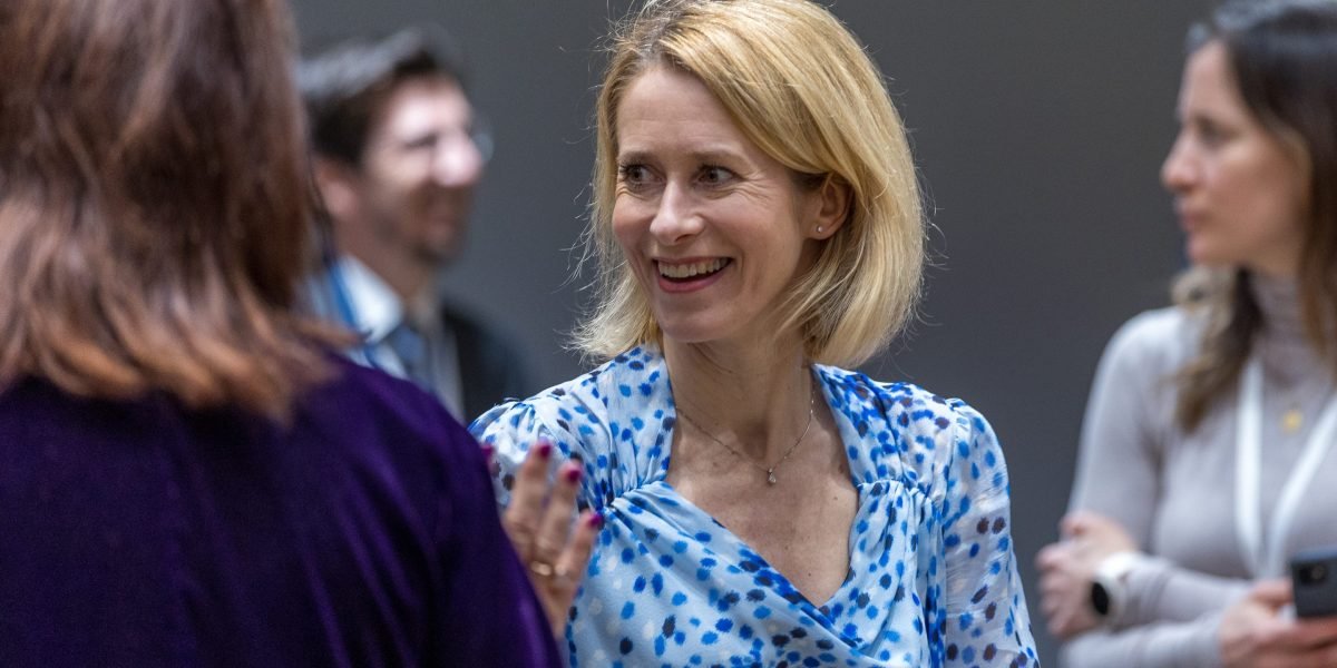 Rússia e China atingindo democracias ocidentais com 'arsenais digitais maciços', diz a UE