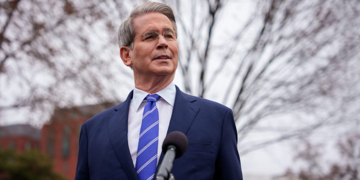 Scott Bessent diz que a economia dos EUA está desintoxicando, mas isso não significa que haverá uma recessão: 'Não estou preocupado com um pouco de volatilidade ao longo de três semanas'