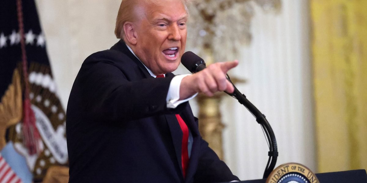 Tarifas de carro avisadas custarão aos americanos US $ 100 bilhões, mas a Casa Branca de Trump não se move - 'devemos nos tornar uma potência manufatureira'