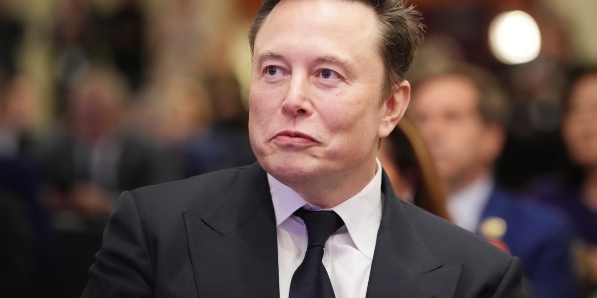 Tesla está processando por abrir concessionárias em Wisconsin, o estado em que Elon Musk está gastando fortemente para influenciar as eleições judiciais