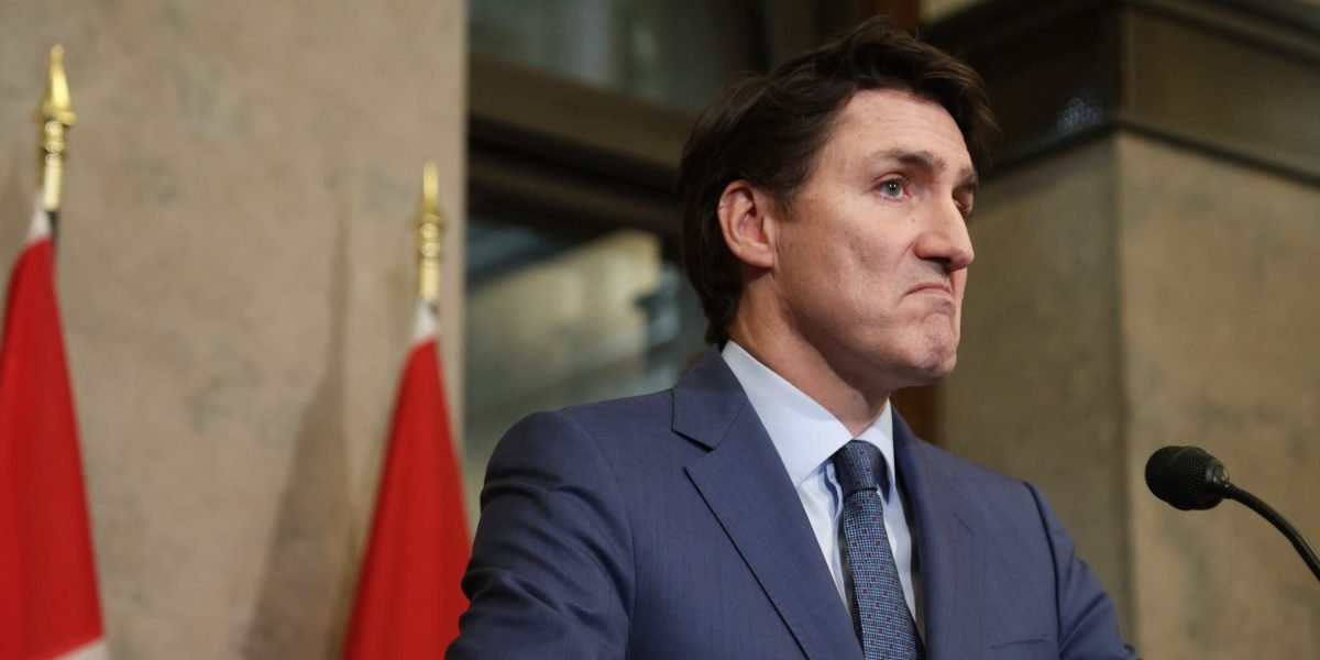 Trudeau acusa Trump de subir para a Rússia e explodir novas tarifas: 'Donald, isso é uma coisa muito idiota a fazer'