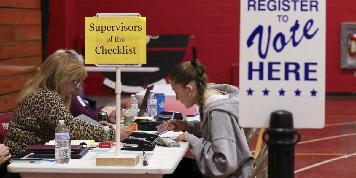 Trump assina a ordem de fazer com que os eleitores mostrem prova de cidadania nas eleições, com rápida reação esperada dos estados que estabelecem suas próprias regras de votação