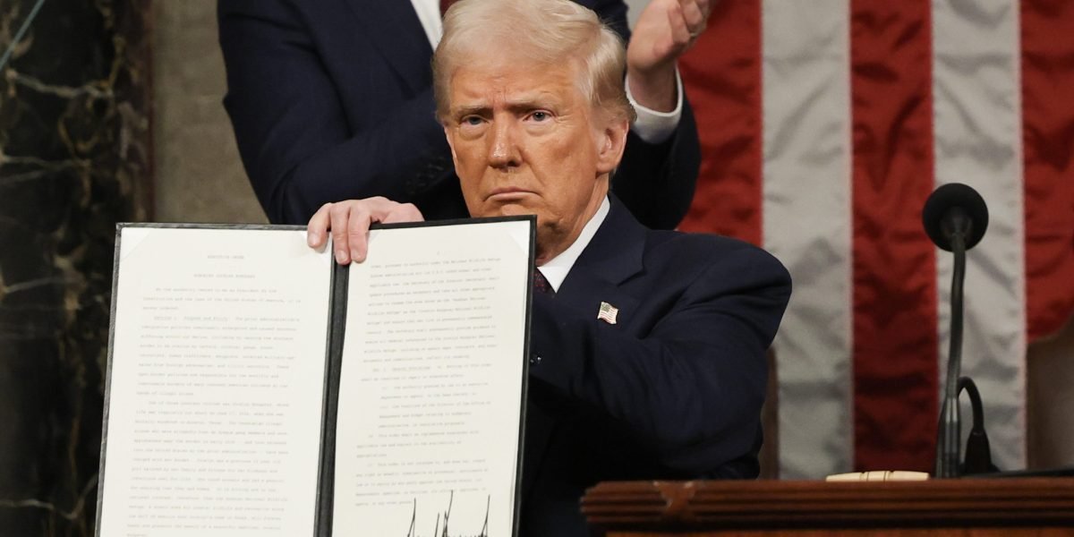 Trump assina a ordem de reserva de criptografia estratégica, acrescenta 200.000 bitcoins apreendidos