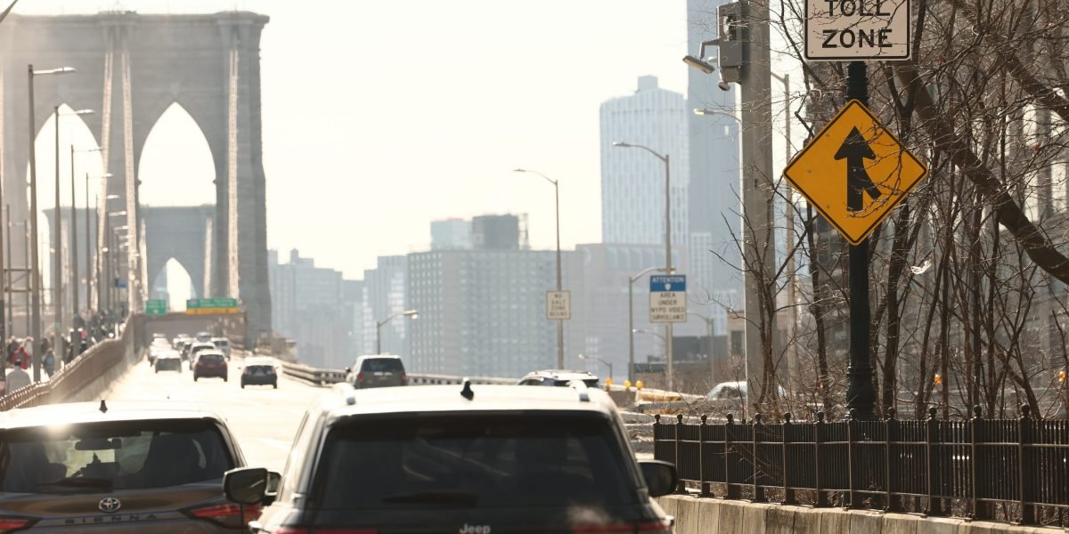 Trump dá a Nova York mais 30 dias para acabar