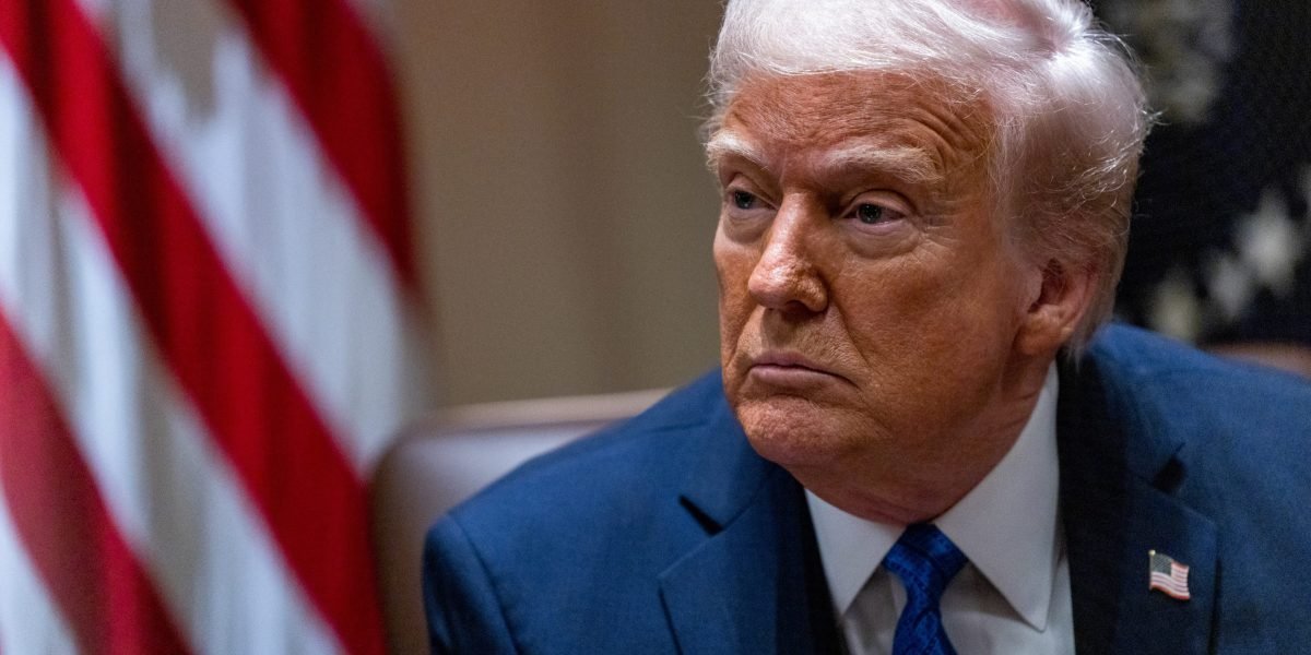 Trump define tarifas de automóveis a 25%, atraindo uma reação rápida. "As tarifas anunciaram hoje - não ajudarão", diz a maior associação de negócios do mundo.