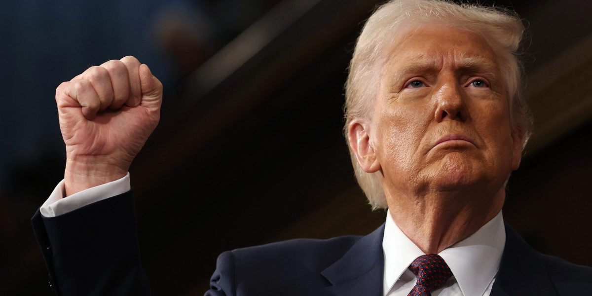 Trump detém a tão esperada cúpula de criptografia, pede Bill 'em sua mesa' antes de agosto