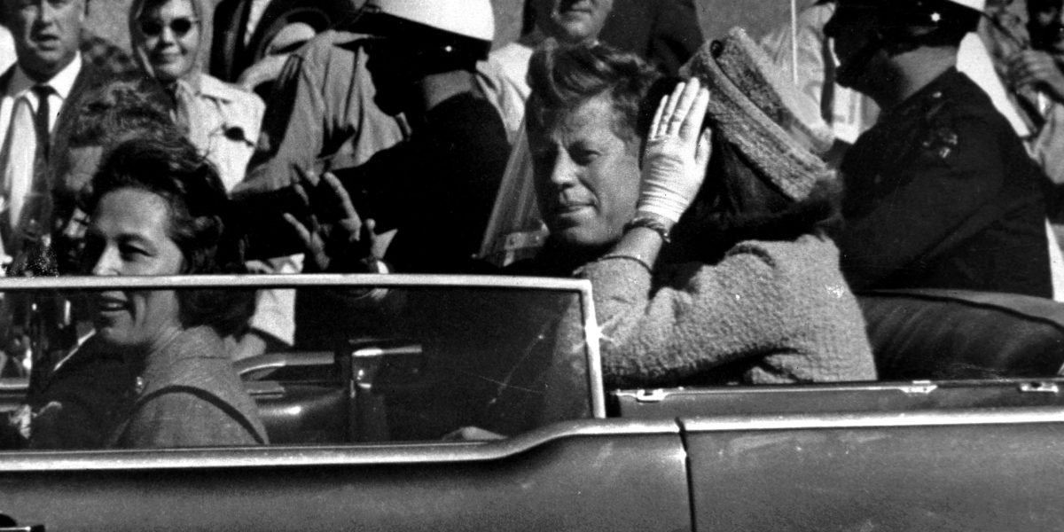 Trump diz que 80.000 arquivos sobre o assassinato JFK de 1963 estão prestes a ser lançados sem redações - mas não está claro quantos são novos