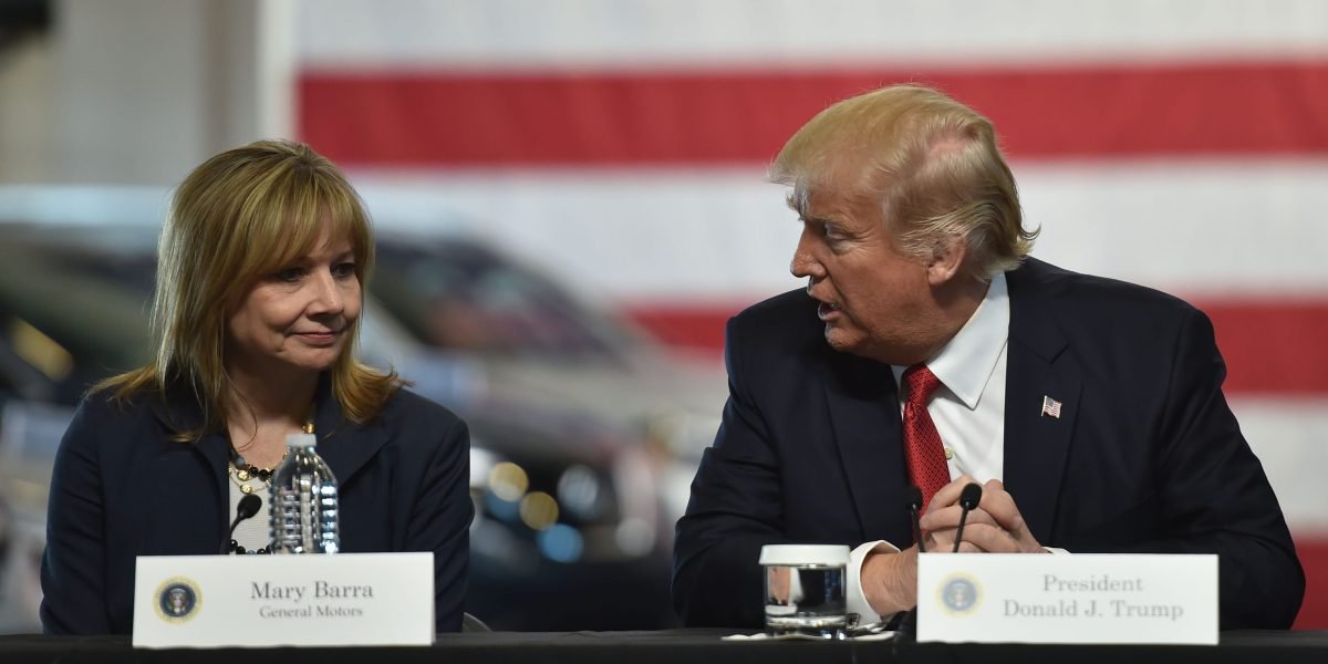 Trump diz que as tarifas de automóveis são permanentes e não se importam se eles fazem com que as montadoras subam os preços - 'Espero que eles aumentem seus preços'