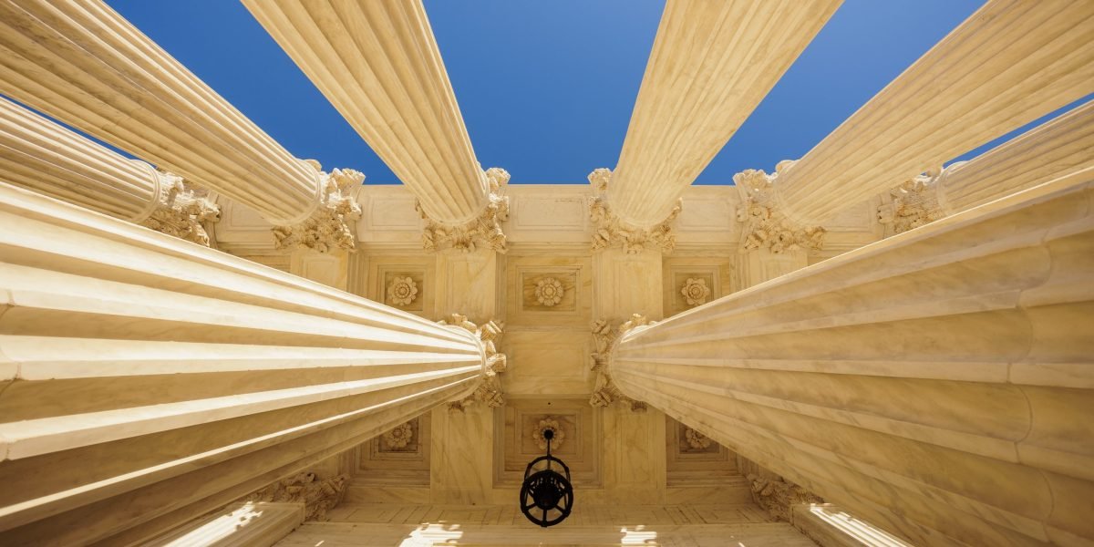 Um novo caso da Suprema Corte pode aumentar totalmente quais empregadores precisam pagar em benefícios de desemprego