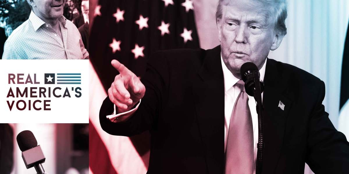 Voz da verdadeira América: como uma pequena rede de notícias pró-Trump fundada por um criminoso condenado chegou tão perto do presidente