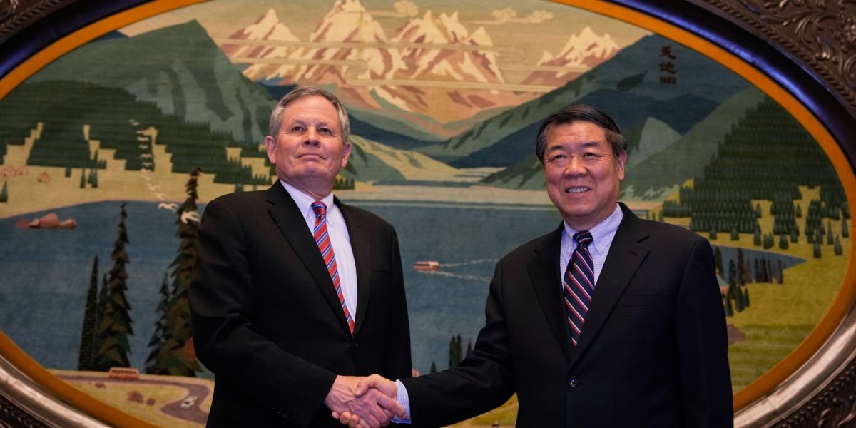 Xi deve parar o fluxo de fentanil antes das negociações tarifárias, Trump Ally diz