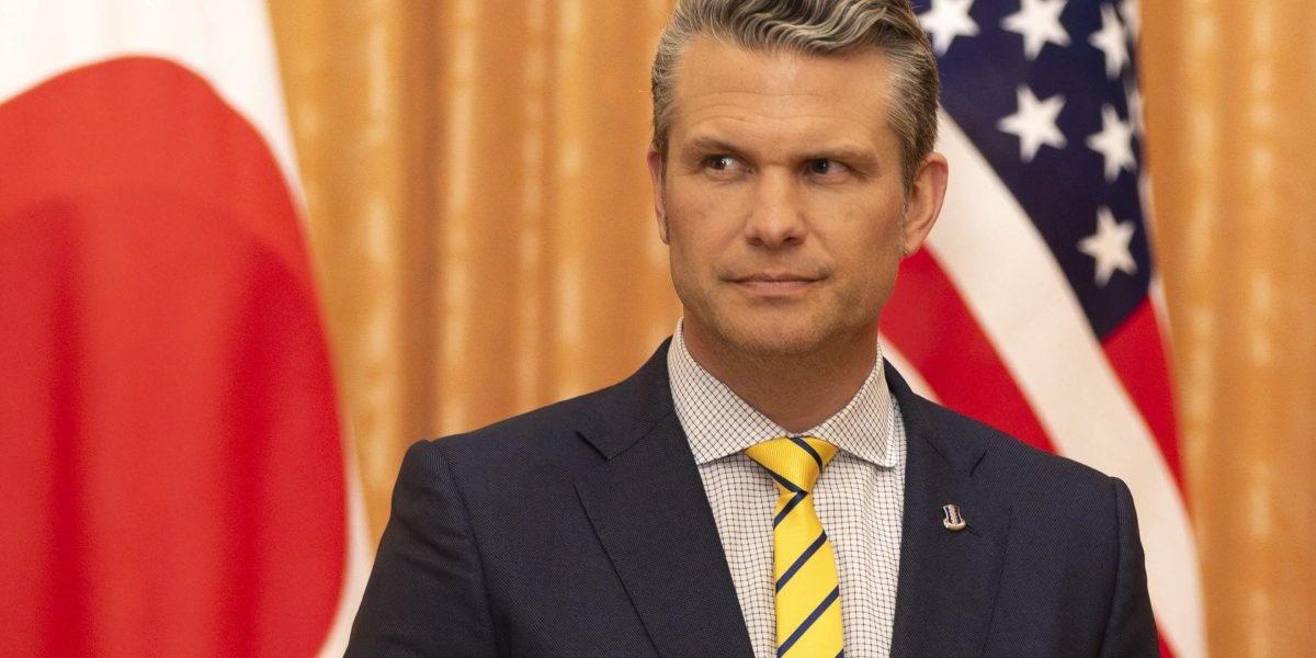 A Academia Naval dos EUA removeu quase 400 livros de sua biblioteca em New Dei Purge encomendada por Pete Hegseth