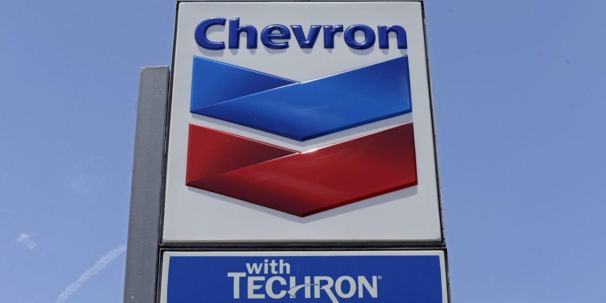 A Chevron será forçada a tossir pelo menos US $ 740 milhões depois que um julgamento de uma década governou a empresa de petróleo jogou bilhões de galões de águas residuais na costa da Louisiana