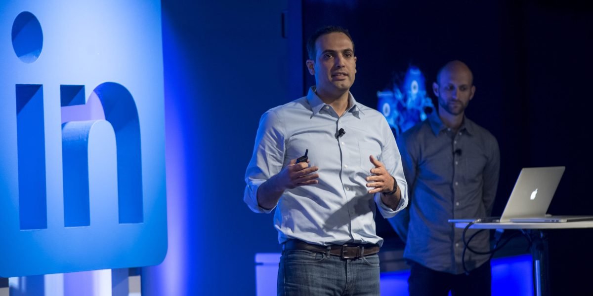 A IA está mudando de trabalho e como procurar trabalho. Top LinkedIn Executive explica como seu serviço está se adaptando