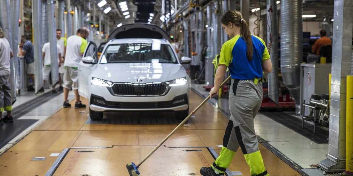 A República Tcheca e sua silenciosa gigante automotiva Skoda estão contando uma crise econômica que se desenrola em seu aliado crucial Alemanha