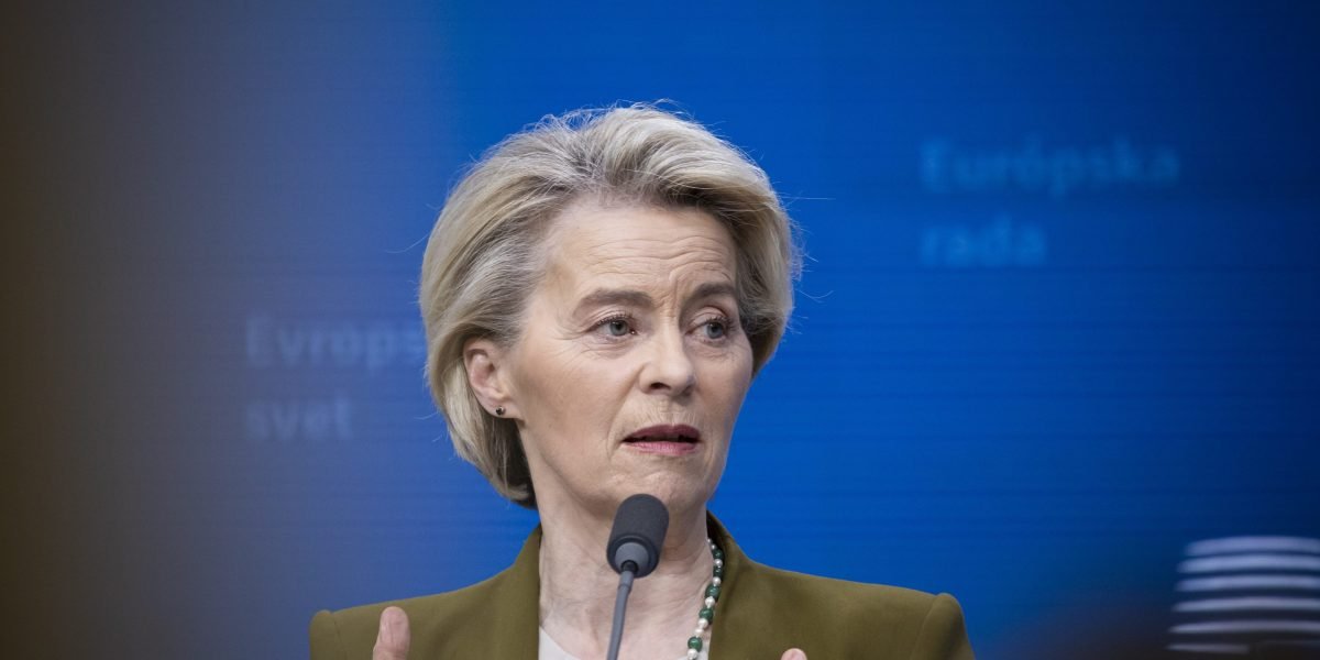 A UE diz que as tarifas de Trump de grande golpe para a economia mundial ", mas permanecem abertas às negociações, apesar da escalada dos EUA