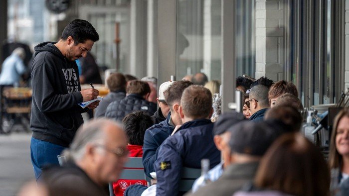 A economia dos EUA supera em muito as expectativas para adicionar 228.000 empregos em março