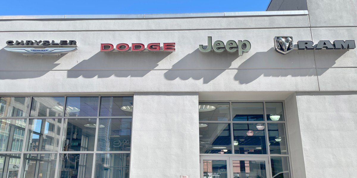 A fabricante de jipes Stellantis já está tomando ações drásticas para fechar alguma produção após as tarifas de Trump