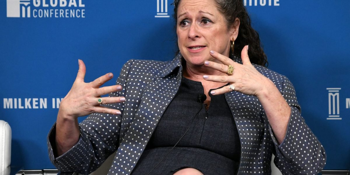 A herdeira da Disney diz que qualquer bilionário que não consegue compartilhar sua riqueza é 'tipo de sociopata'