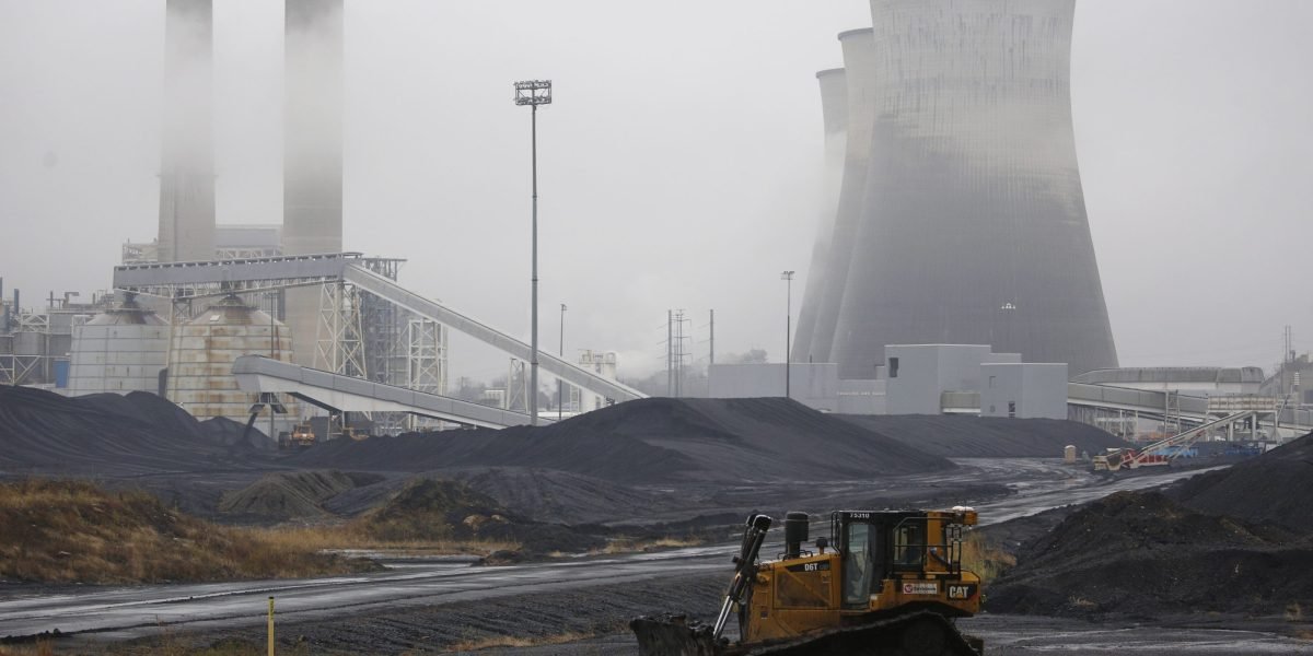 A maior utilidade pública da América acaba de nomear um novo CEO menos de uma semana depois que Trump demitiu misteriosamente um de seus membros do conselho sem explicação