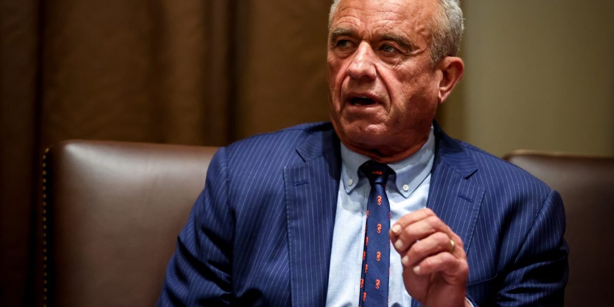 Analistas da ex-empresa de Trump Ally Howard Lutnick Call RFK Jr. 'A Anti-Vax, teórica da conspiração com treinamento inadequado'