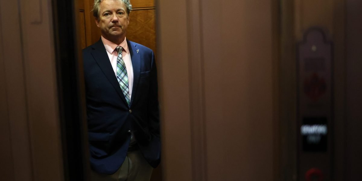 As autoridades republicanas estão questionando o regime tarifário de Trump sendo as cenas, diz o senador Rand Paul. 'Eles sussurram no meu ouvido: o livre comércio é bom'