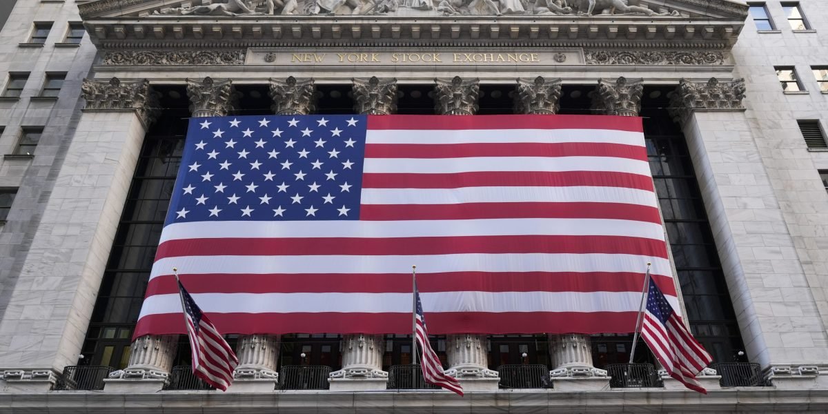 As tarifas de Trump desencadearam uma nova venda do mercado de ações: o S&P acabou de despencar mais de 3% e a Dow caiu mais de 1.100 pontos