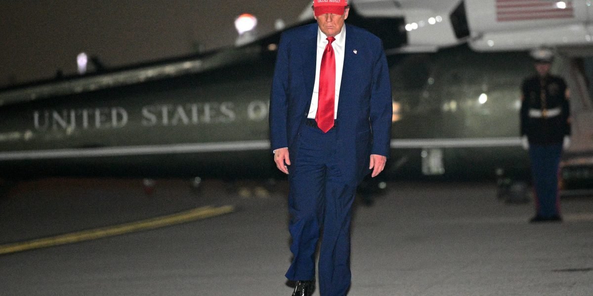 As tarifas de Trump estão enfraquecendo o dólar, em vez de aumentá -lo - mais acrescentando ao preço que os americanos pagarão pelas importações mais caras