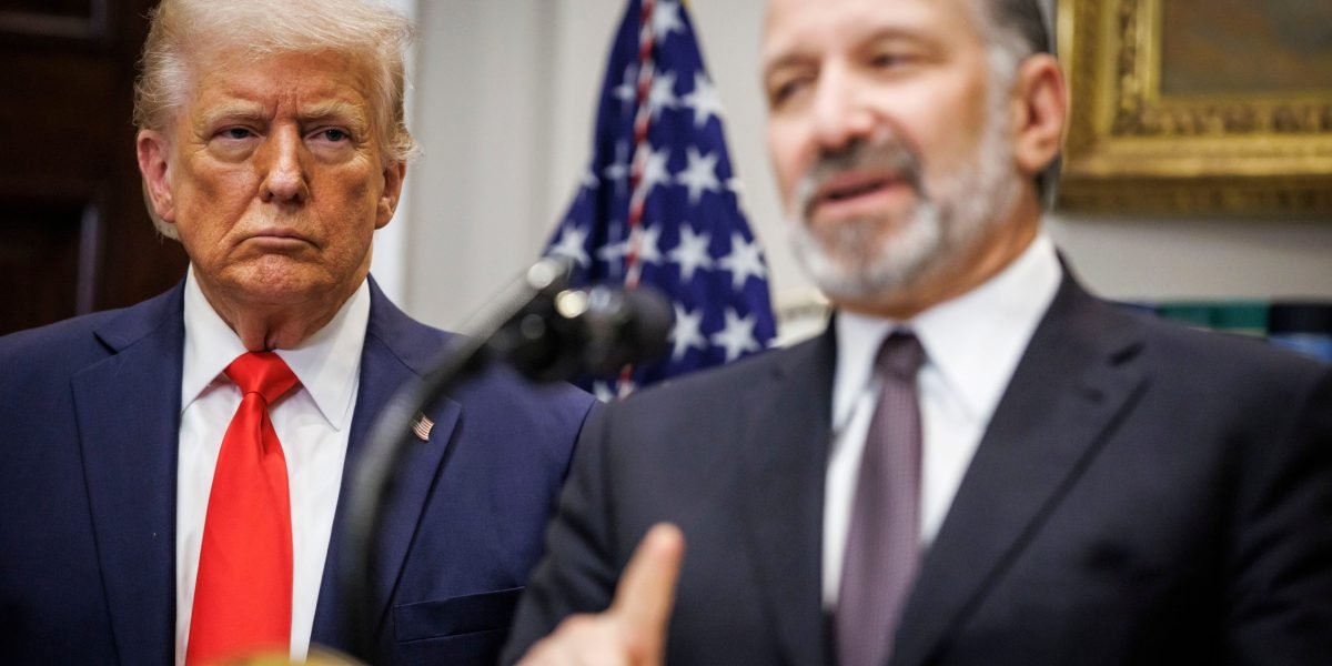 As tarifas recíprocas de Trump estão "rasgando o comércio" após décadas de precedente. Veja como as tarifas ficaram tão parecidas em primeiro lugar