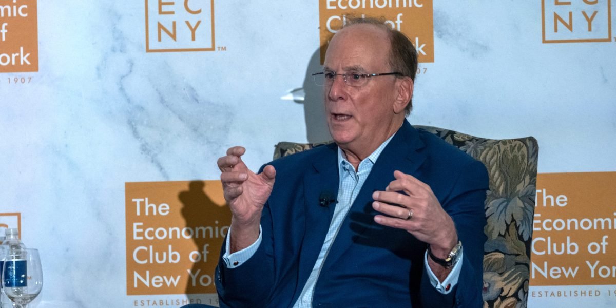 Larry Fink diz que a maioria dos CEOs com quem ele fala para nós está em uma recessão