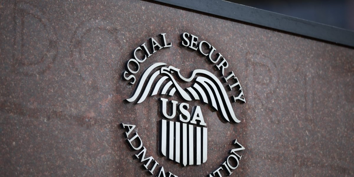 Milhões de destinatários do Seguro Social receberam mensagens errôneas que seus pagamentos pararam, pois os sistemas de computador continuam falhando