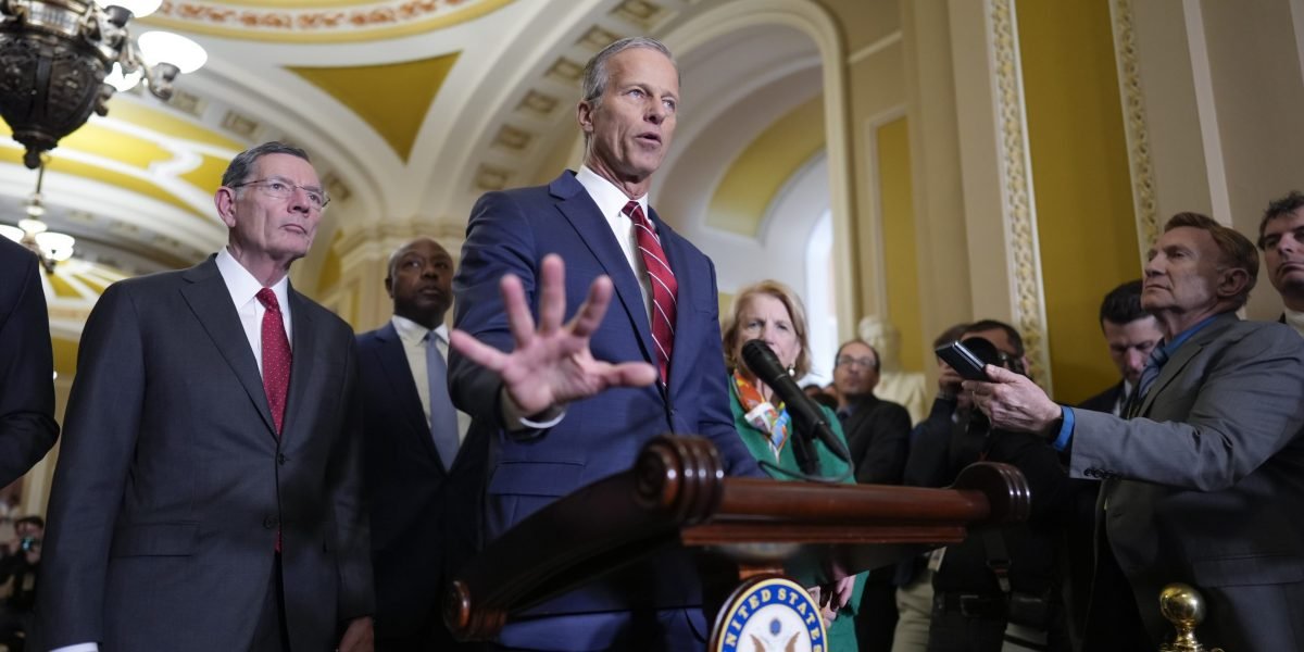 O GOP do Senado aprova a estrutura dos intervalos fiscais de Trump e cortes de gastos, mas 2 republicanos se dissidem - 'algo é suspeito'