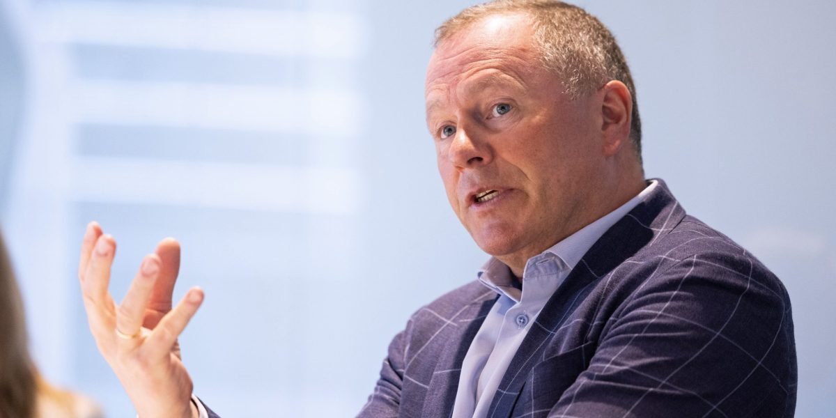 O governo da Noruega está sendo pressionado a repensar a proibição ética 'ilógica' de seu fundo de riqueza soberana de US $ 1,8 trilhão, investindo em defesa