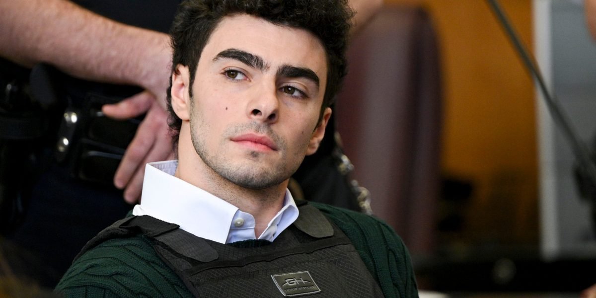 O procurador -geral Pam Bondi diz aos promotores para buscar a pena de morte contra Luigi Mangione, acusada de matar o CEO da UnitedHealthcare