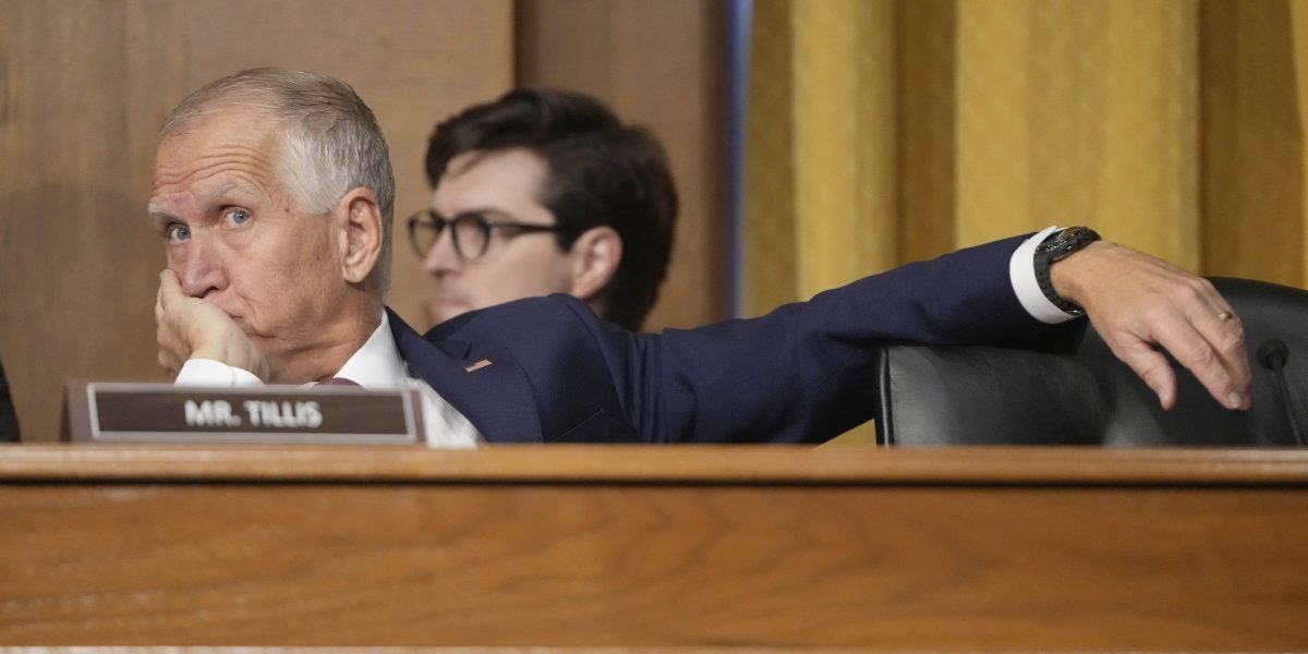 Os legisladores do Partido Republicano atacam os funcionários de Trump - mas não o presidente - com o toque de tarifas para a economia