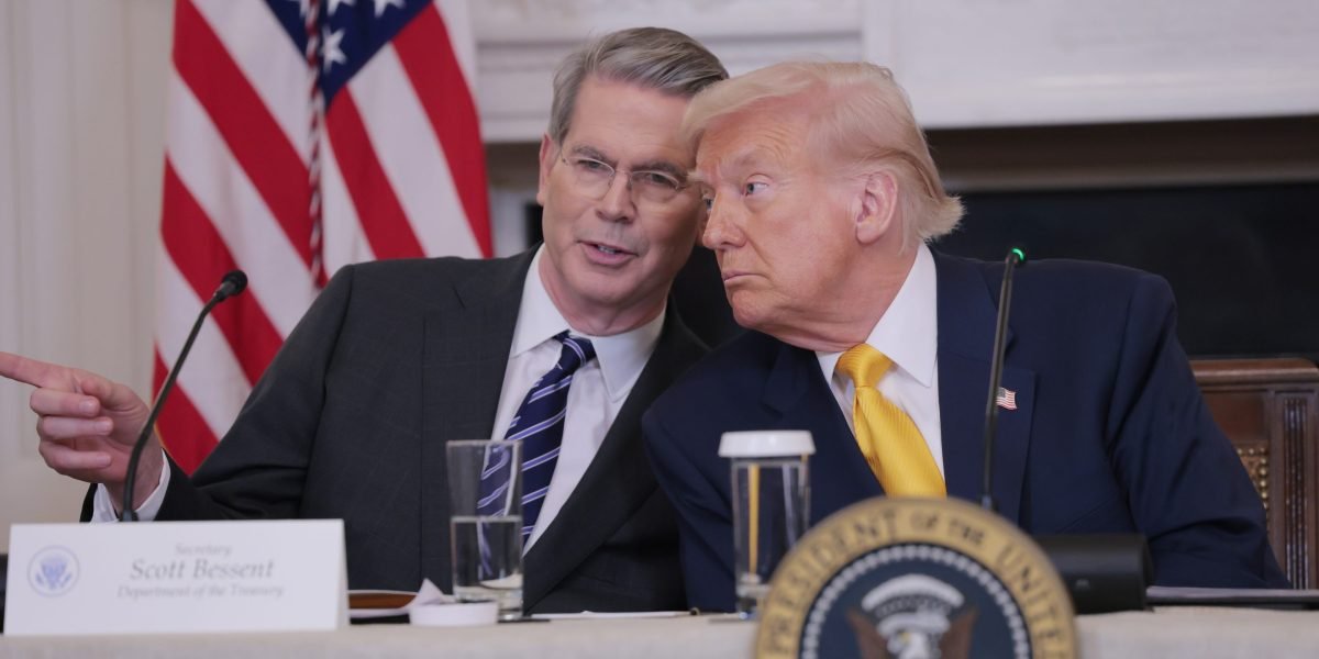 Os mercados continuarão tanking até Trump dizer a eles o que ele realmente quer, Bessent do Tesouro diz ao Presidente