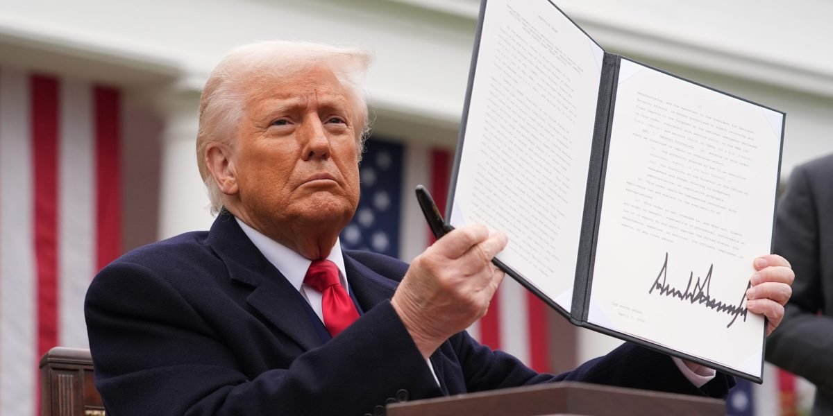 Os números tarifários de Trump parecem ter sido calculados através de uma fórmula de matemática simples, que funciona com todos os países da lista