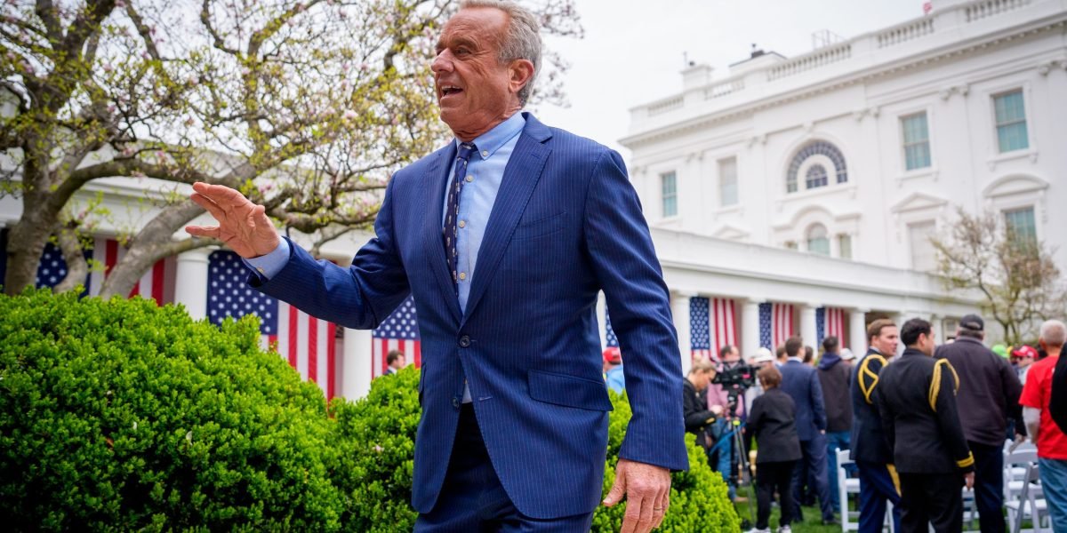 RFK Jr. vai para o oeste do Texas, onde um segundo filho morreu de causas relacionadas ao sarampo, pois o surto se aproxima de 500 casos