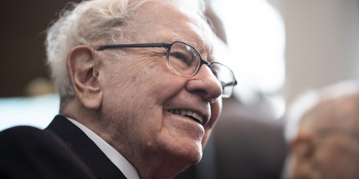 Warren Buffett continua levando os investidores para a escola, pois o colapso de ações revela a estranha sabedoria de seus movimentos recentes